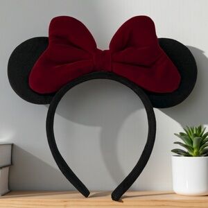 Minnie Mouse Red Bow
